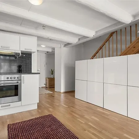 Flat By The Canal - High Ceiling & Balcony - Car Option