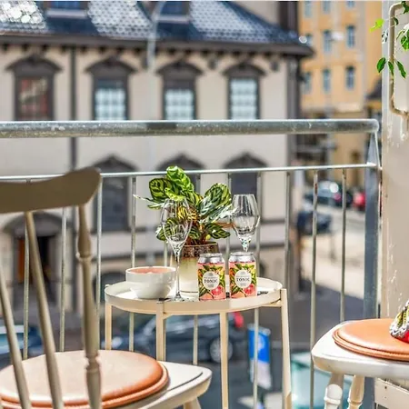 Flat By The Canal - High Ceiling & Balcony - Car Option