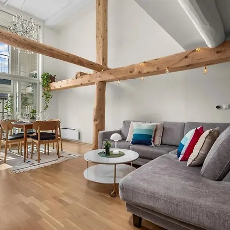 דירה Loft By The Canal, High Ceiling & Balcony! - Car Available *