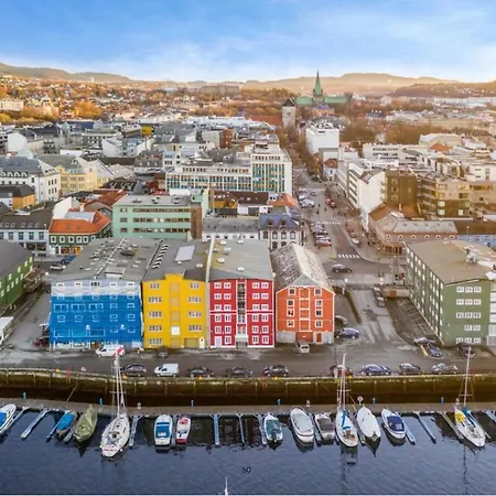 Flat By The Canal - High Ceiling & Balcony - Car Option Trondheim