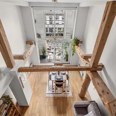 Apartment Flat By The Canal - High Ceiling & Balcony - Car Option *